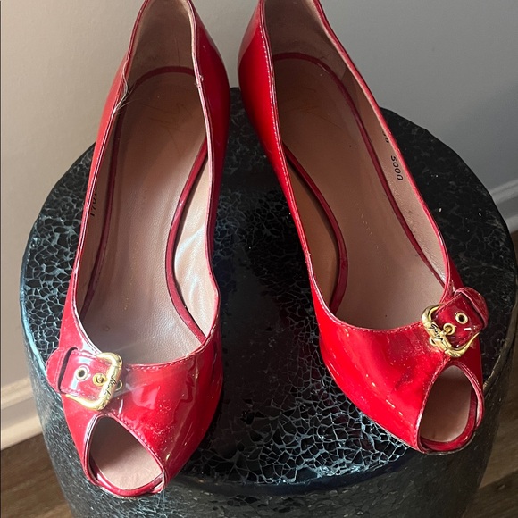 Giuseppe Zanotti Red Patent Heels with Gold Accents - Picture 1 of 7